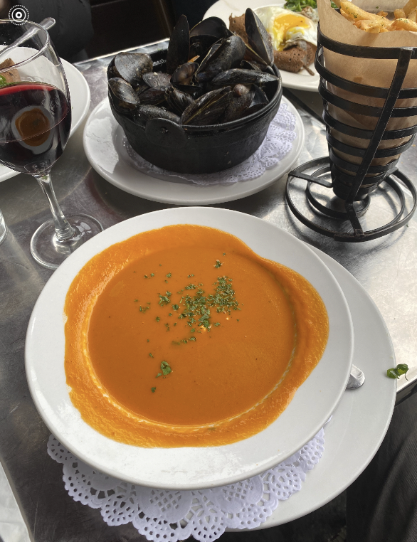 Tomato soup and mussels at Chez Maman – what delicious food!